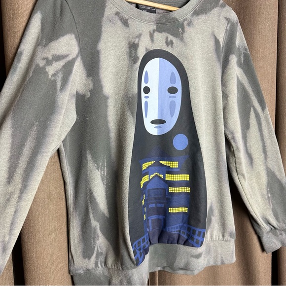 REVERSE TIE DYE NO‎ FACE DISNEY SPIRITED AWAY GRAPHIC SWEATSHIRT!!!!!! - Picture 4 of 9